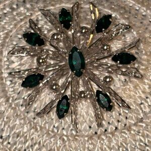 Elegant 925 Silver and Green Brooch